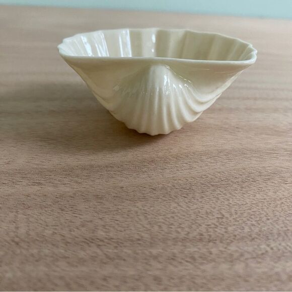 Beleek Fine Irish China  Dish and  Shell - Picture 9 of 11